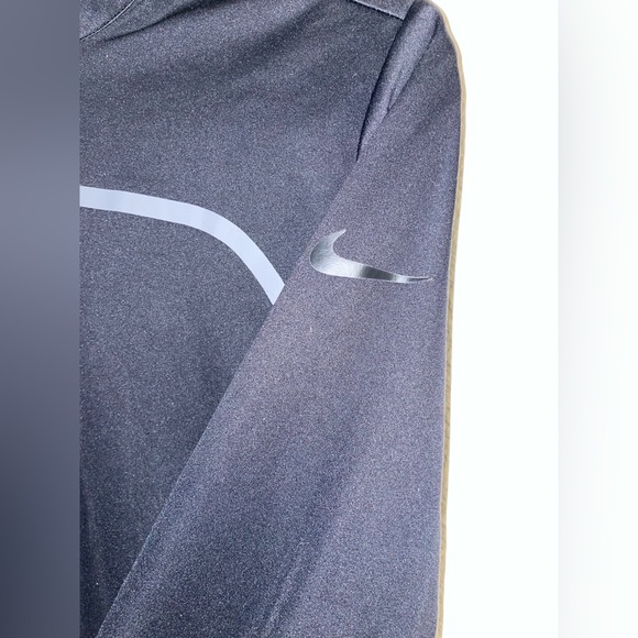 A6 - 341 NIKE shield nikeshield women’s zip up sporty jacket size medium - Picture 4 of 9